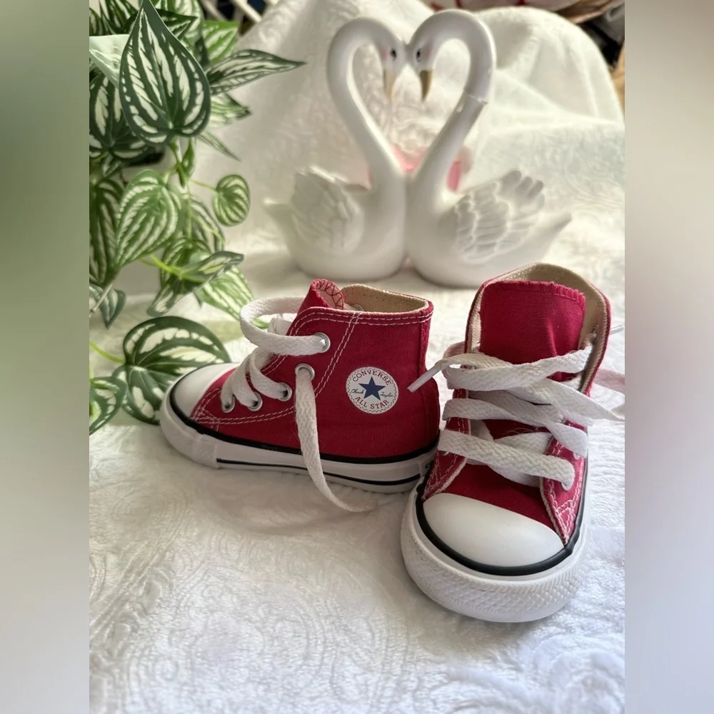 Converse Chuck Taylor Infant Red High Top Sneakers Size 4
